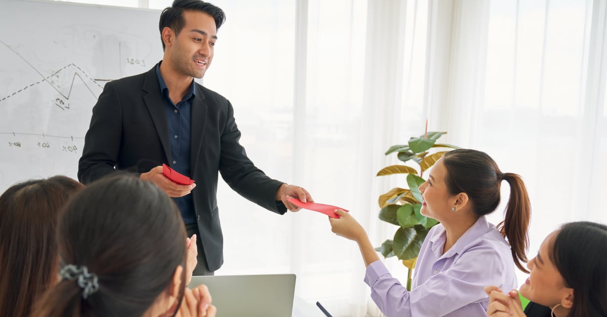 1567625_BannersFlourish_5RewardingCompensation_031423